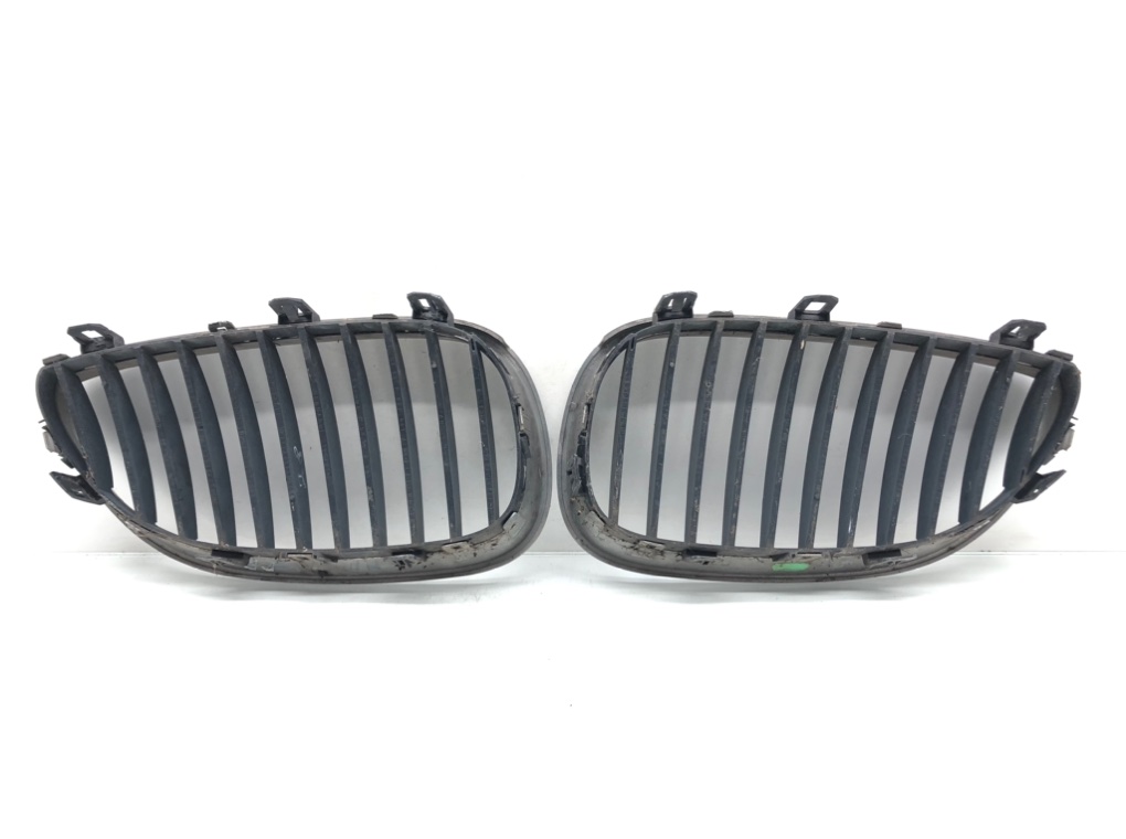 Решетка радиатора для BMW 5 E60/E61, 2006 г. 2.0 TD дизель б/у — фото 2