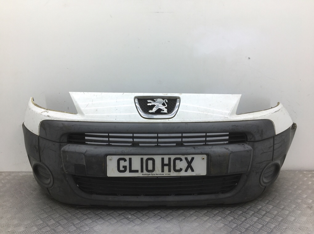 Бампер передний для Peugeot Partner, 2010 г. 1.6 HDi дизель б/у