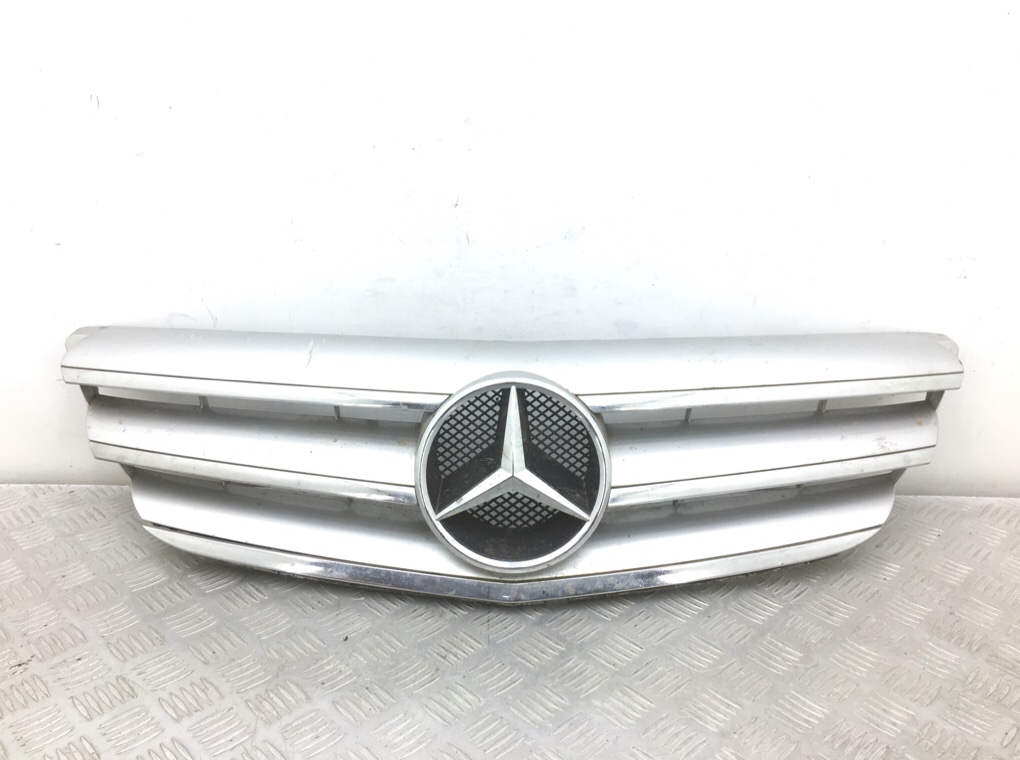 Решетка радиатора для Mercedes B W245, 2005 г. 2.0 CDi дизель б/у