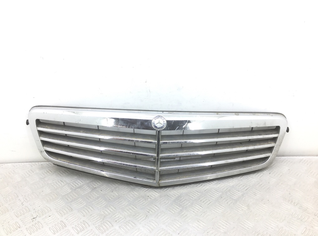 Решетка радиатора для Mercedes C W204, 2008 г. 2.2 CDi дизель б/у