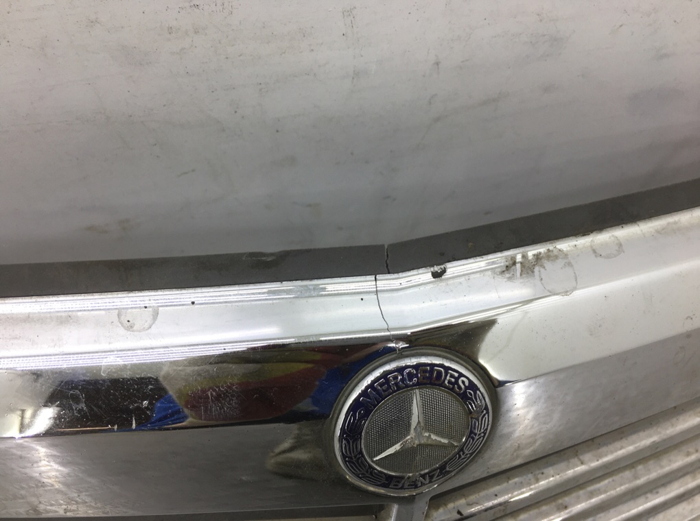 Решетка радиатора для Mercedes C W204, 2008 г. 2.2 CDi дизель б/у — фото 5