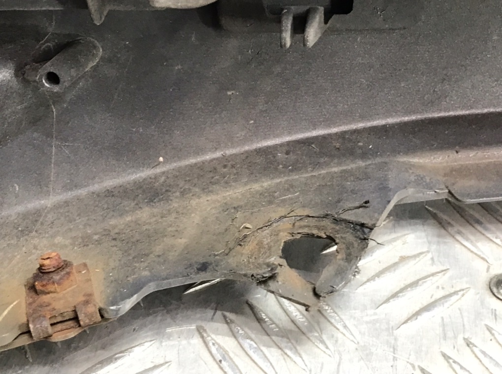 Бампер передний для Mazda 6, 2009 г. 2.2 CDTi дизель б/у — фото 10
