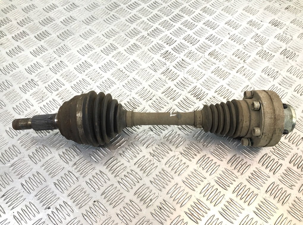 Полуось передняя левая (приводной вал, ШРУС) для Volkswagen Touareg, 2006 г. 3.0 TDi дизель б/у