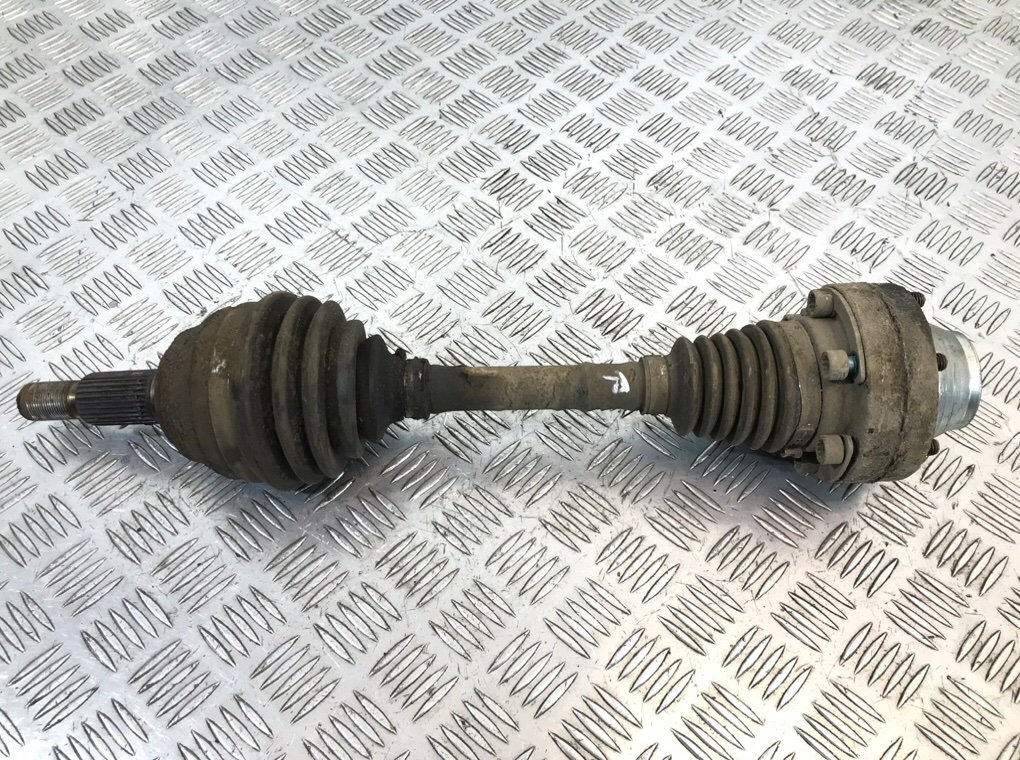 Полуось передняя правая (приводной вал, ШРУС) для Volkswagen Touareg, 2006 г. 3.0 TDi дизель б/у