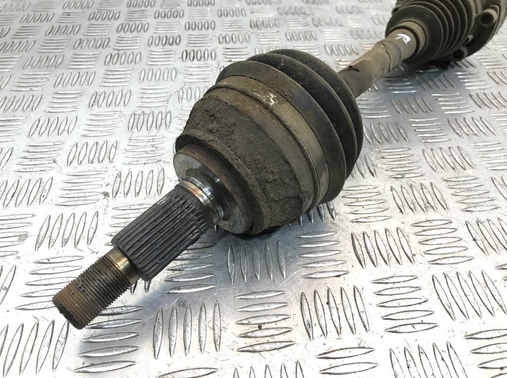 Полуось передняя правая (приводной вал, ШРУС) для Volkswagen Touareg, 2006 г. 3.0 TDi дизель б/у — фото 2