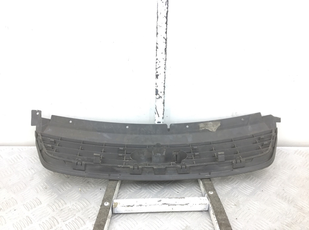 Решетка радиатора для Ford C-Max, 2007 г. 1.6 i бензин б/у — фото 4