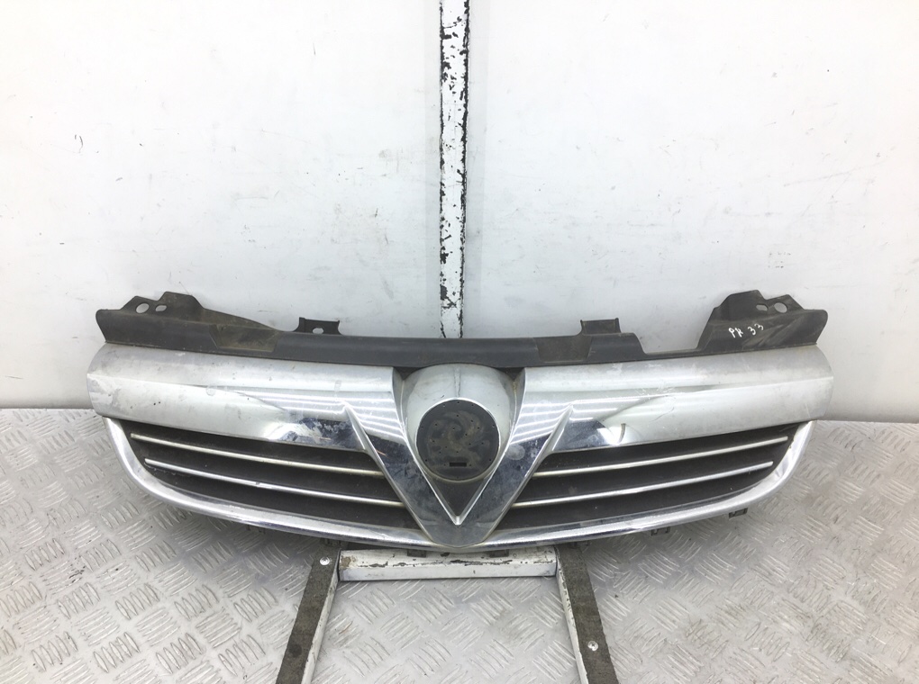Решетка радиатора для Opel Zafira, 2008 г. 1.9 CDTi дизель б/у