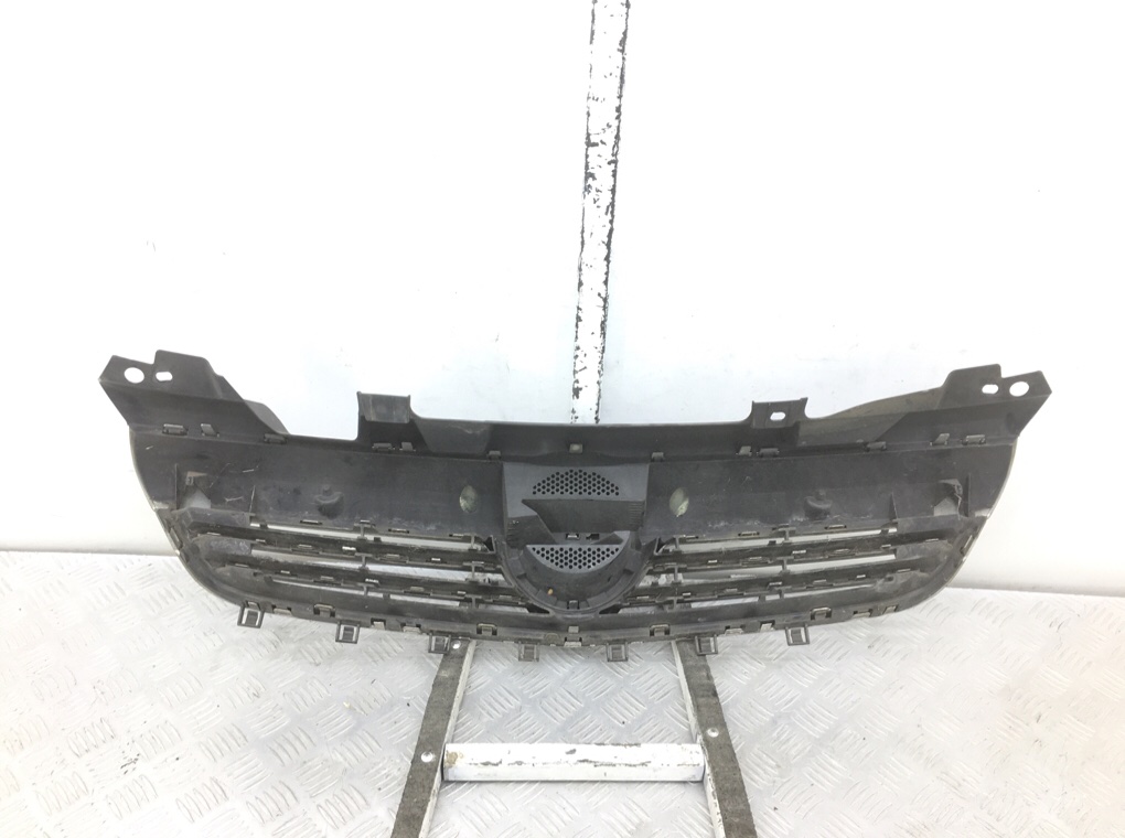 Решетка радиатора для Opel Zafira, 2008 г. 1.9 CDTi дизель б/у — фото 3