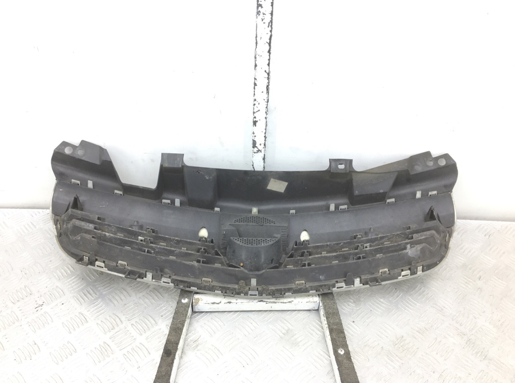 Решетка радиатора для Opel Zafira, 2008 г. 1.9 CDTi дизель б/у — фото 4