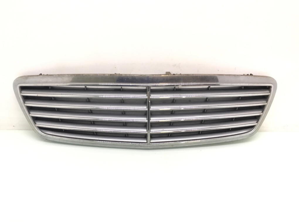 Решетка радиатора для Mercedes C W203, 2002 г. 2.2 CDi дизель б/у