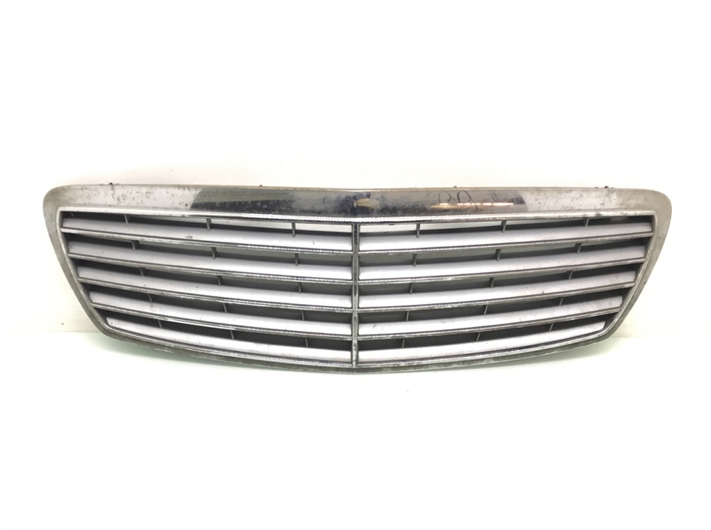 Решетка радиатора для Mercedes E W211, 2002 г. 3.2 CDi дизель б/у