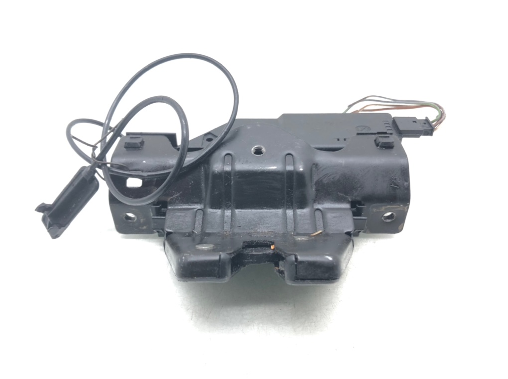 Замок багажника для BMW 1 E87/E81/E82/E88, 2005 г. 2.0 TD дизель б/у