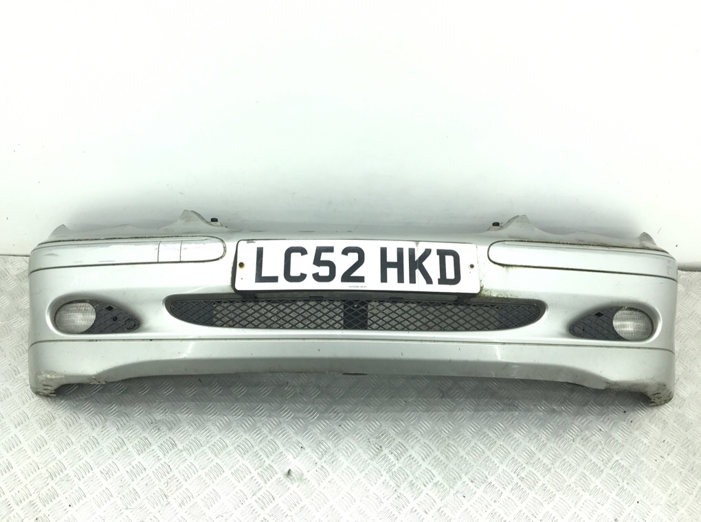 Бампер передний для Mercedes C W203, 2002 г. 2.2 CDi дизель б/у