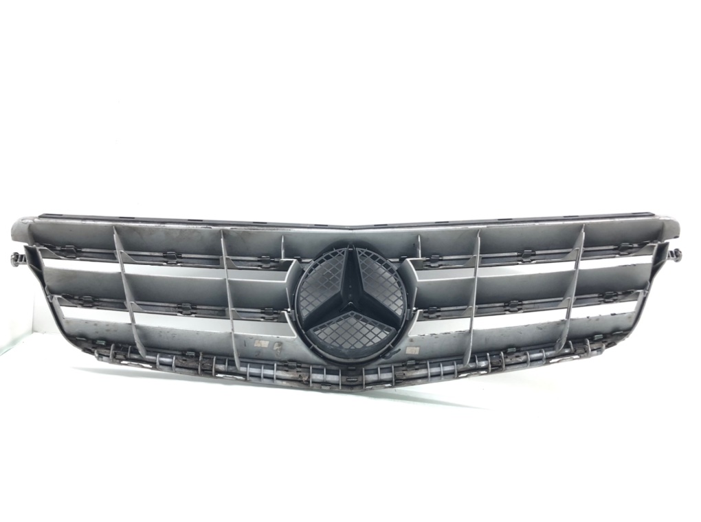 Решетка радиатора для Mercedes C W204, 2008 г. 1.8 i бензин б/у — фото 4
