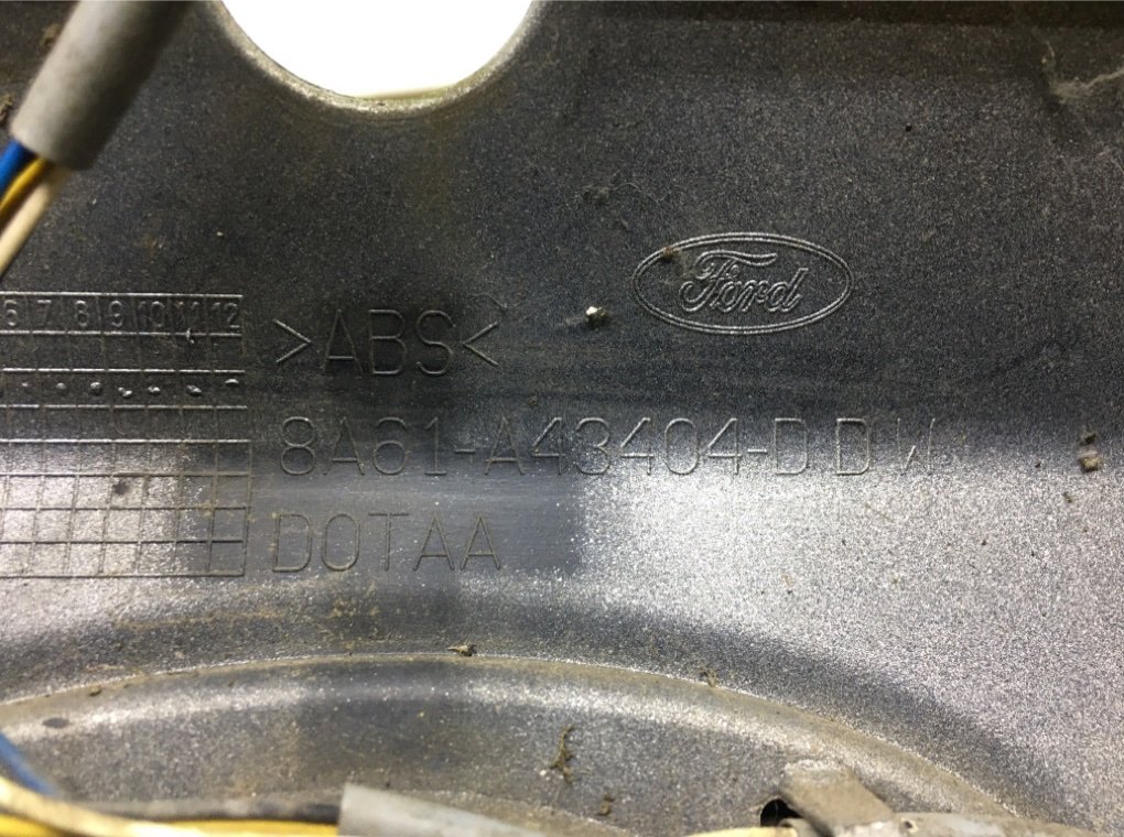 Накладка подсветки номера для Ford Fiesta, 2009 г. 1.4 TDCi дизель б/у — фото 5