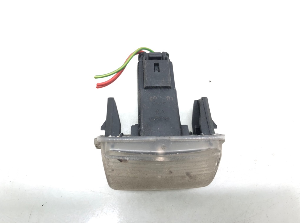 Подсветка номера для Citroen Xsara Picasso, 2010 г. 1.6 i бензин б/у — фото 4