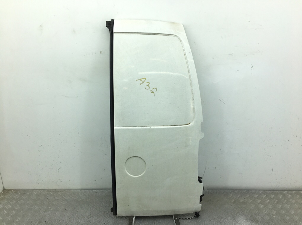 Дверь задняя распашная правая для Volkswagen Caddy, 2008 г. 1.9 TDi дизель б/у