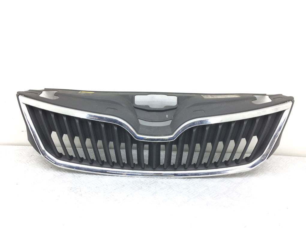 Решетка радиатора для Skoda Rapid, 2014 г. 1.2 TSI бензин б/у