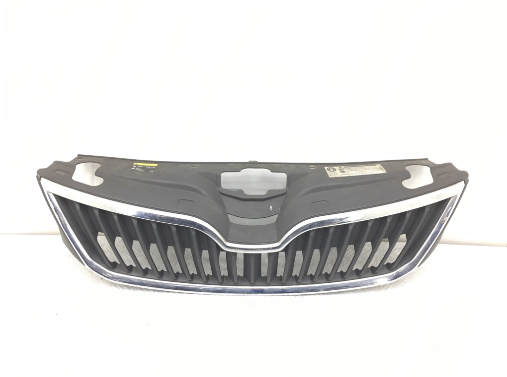 Решетка радиатора для Skoda Rapid, 2014 г. 1.2 TSI бензин б/у — фото 2