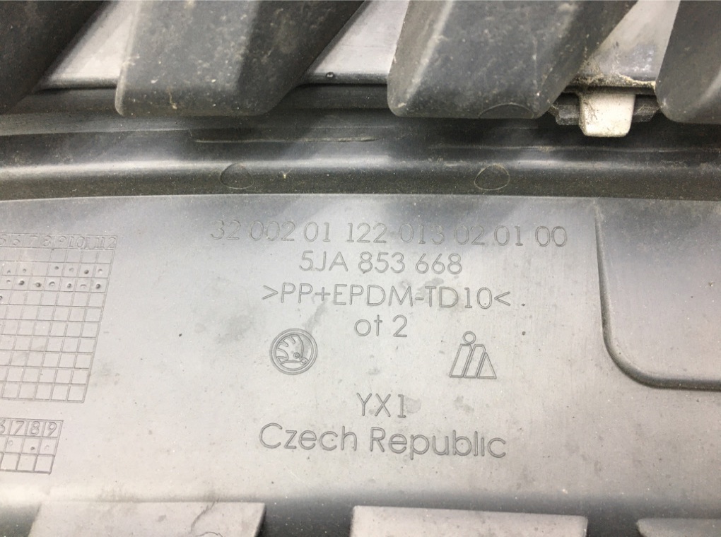 Решетка радиатора для Skoda Rapid, 2014 г. 1.2 TSI бензин б/у — фото 5