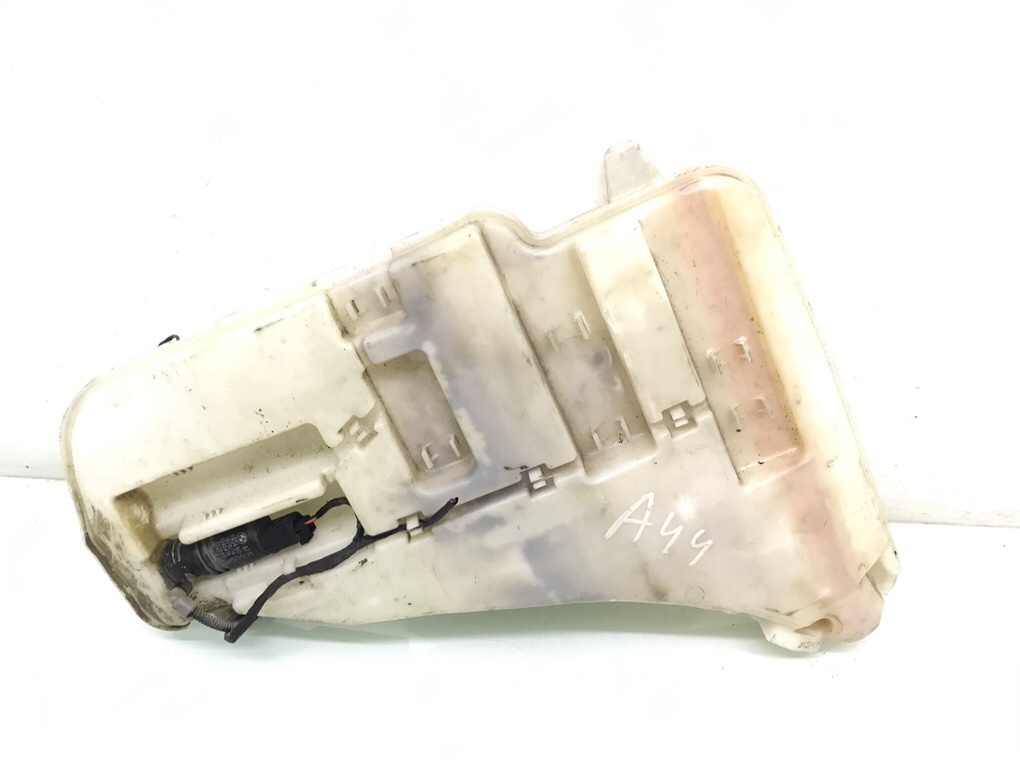 Бачок омывателя для BMW 5 F10/F11/GT F07, 2010 г. 3.0 TD дизель б/у