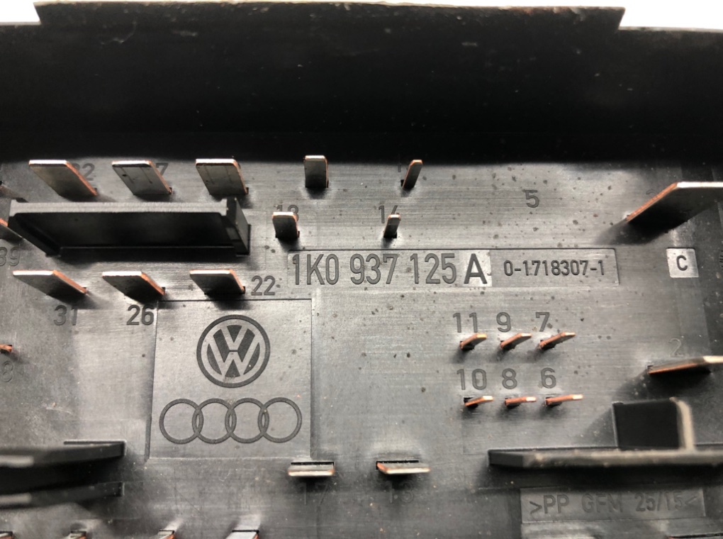 Блок предохранителей для Volkswagen Golf, 2006 г. 2.0 TDi дизель б/у — фото 6