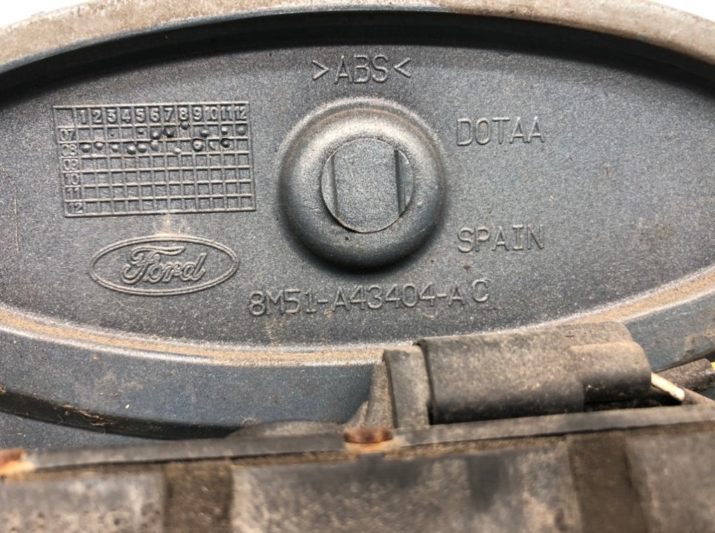 Накладка подсветки номера для Ford Focus, 2009 г. 1.6 i бензин б/у — фото 8