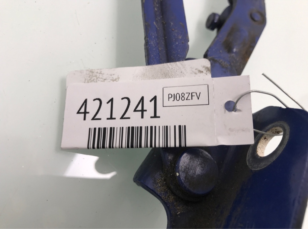 Петля капота левая для Volkswagen Caddy, 2008 г. 1.9 TDi дизель б/у — фото 6