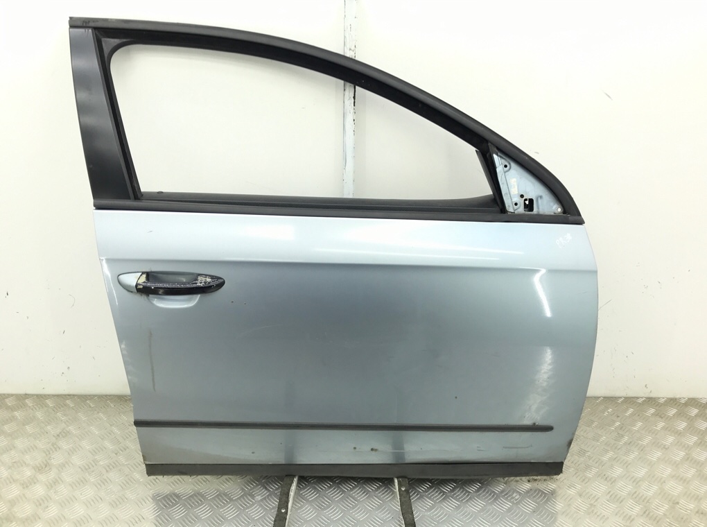 Дверь передняя правая для Volkswagen Passat, 2005 г. 1.9 TDi дизель б/у