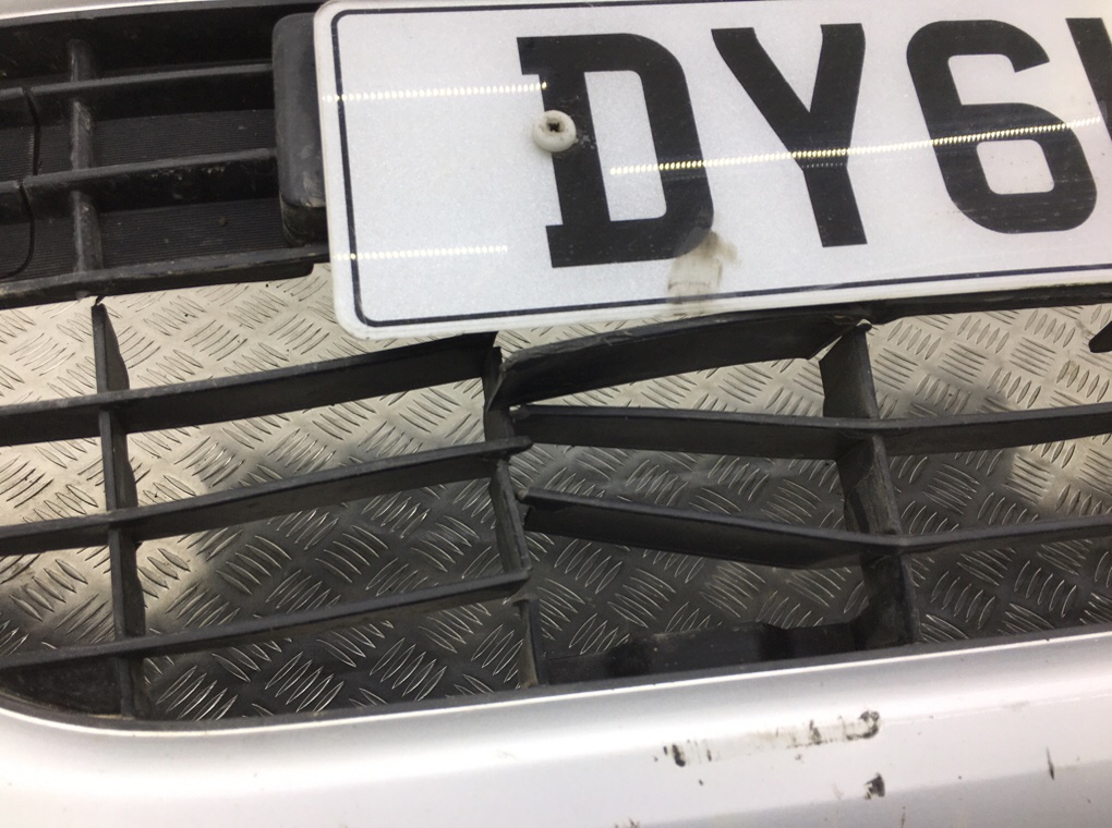 Бампер передний для Nissan Micra, 2011 г. 1.2 i бензин б/у — фото 11
