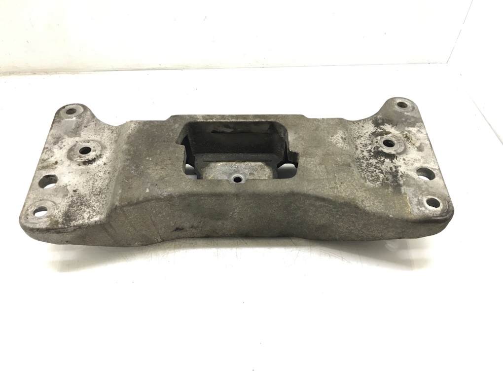 Кронштейн КПП для BMW 5 F10/F11/GT F07, 2010 г. 2.0 D дизель б/у