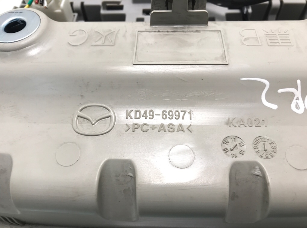 Фонарь салона (плафон) для Mazda CX-5, 2015 г. 2.2 D дизель б/у — фото 5