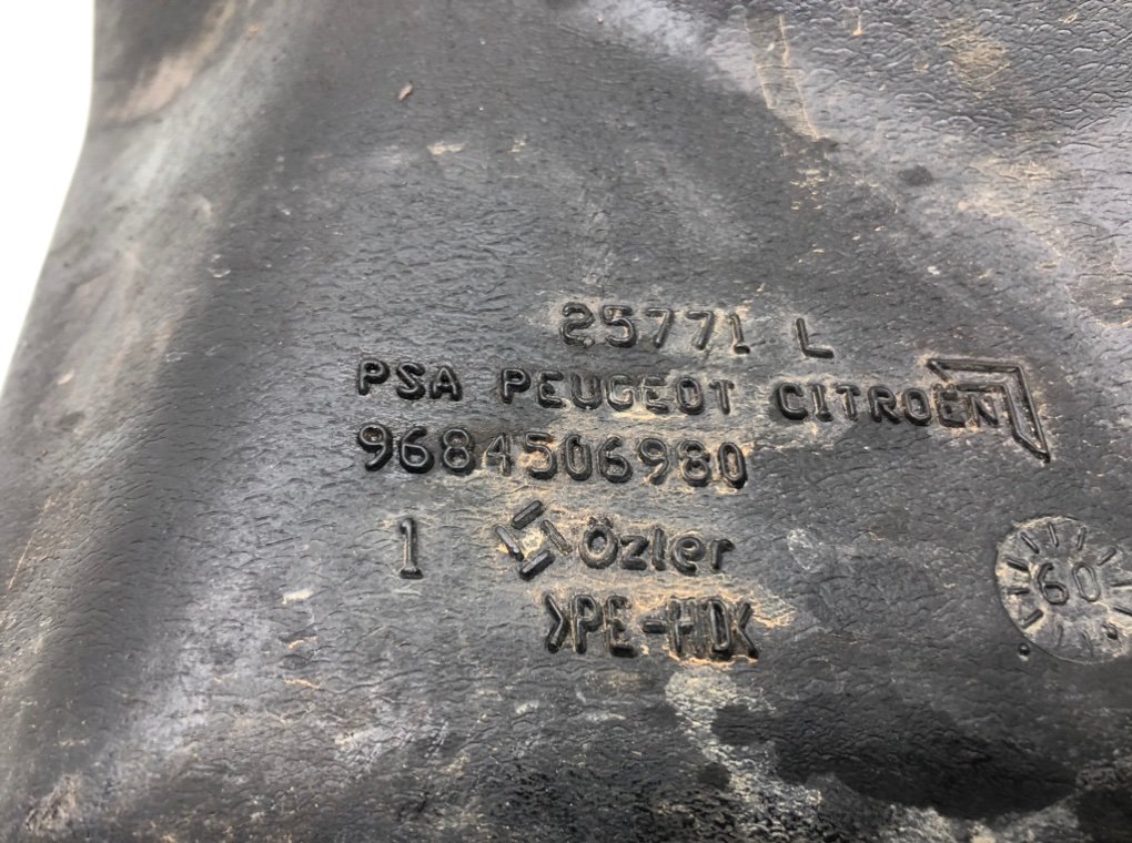 Бачок омывателя для Citroen C4, 2009 г. 2.0 HDI дизель б/у — фото 6