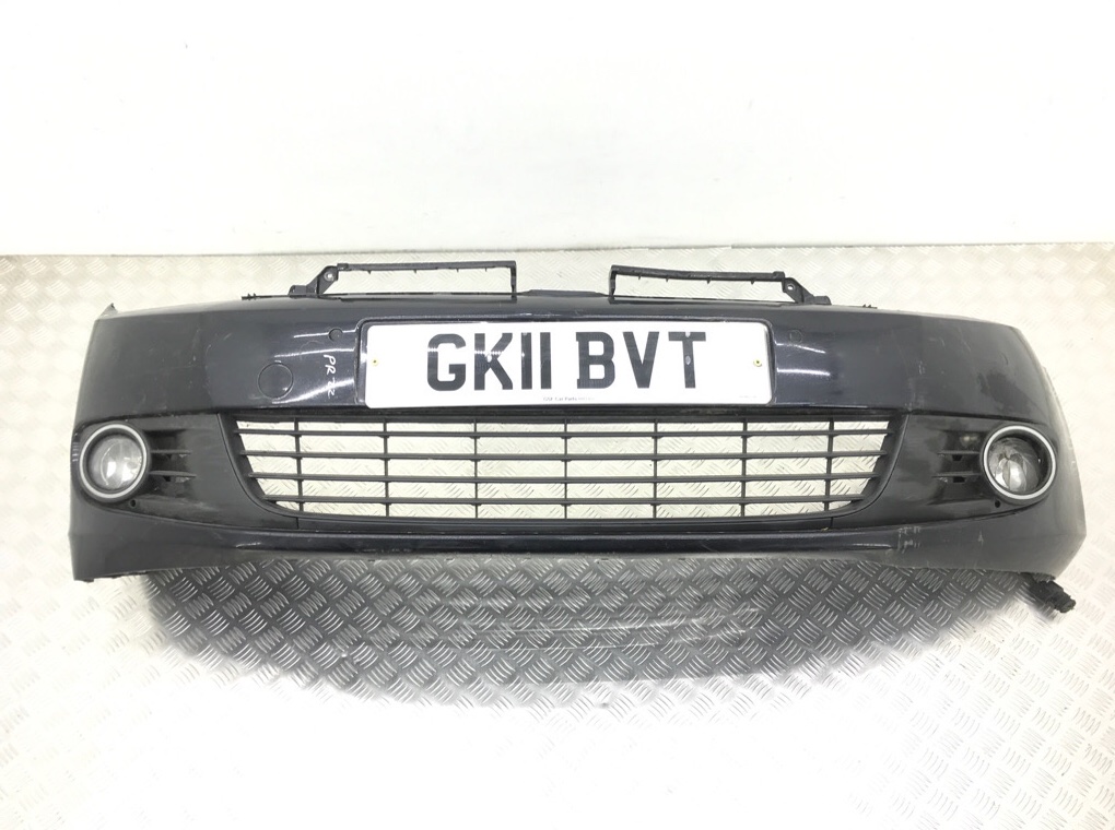 Бампер передний для Volkswagen Golf, 2011 г. 1.6 TDi дизель б/у