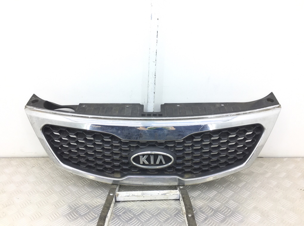 Решетка радиатора для Kia Sorento, 2012 г. 2.2 CRDi дизель б/у