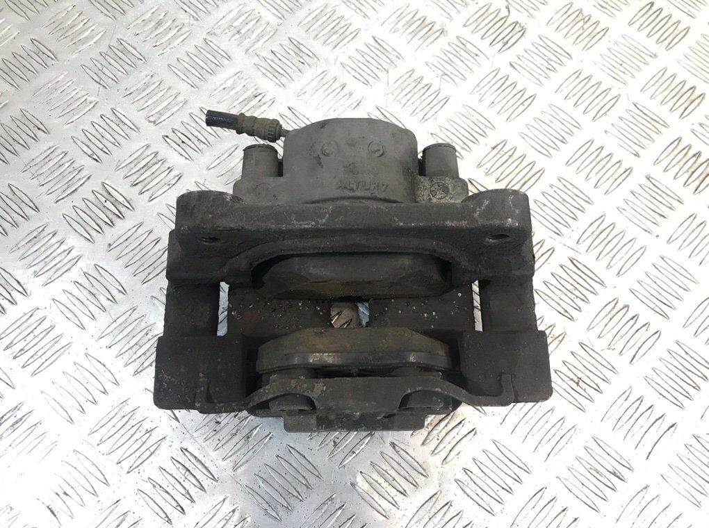 Суппорт передний правый для BMW 5 F10/F11/GT F07, 2010 г. 2.0 D дизель б/у