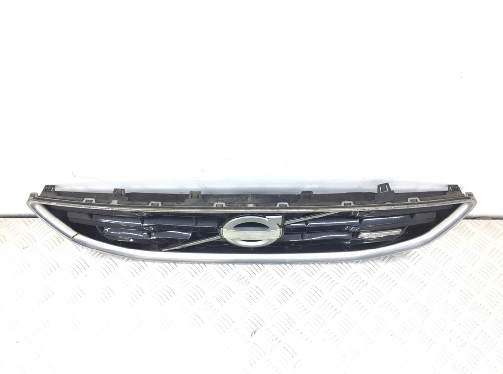 Решетка радиатора для Volvo V40, 2013 г. 1.6 TD дизель б/у — фото 2