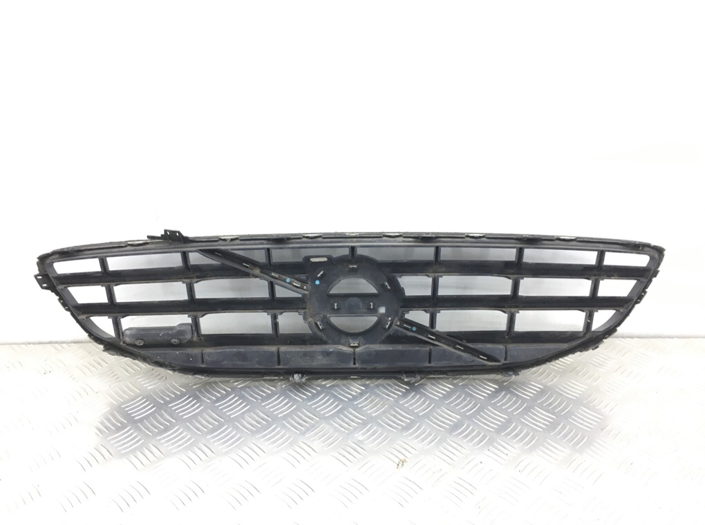 Решетка радиатора для Volvo V40, 2013 г. 1.6 TD дизель б/у — фото 3