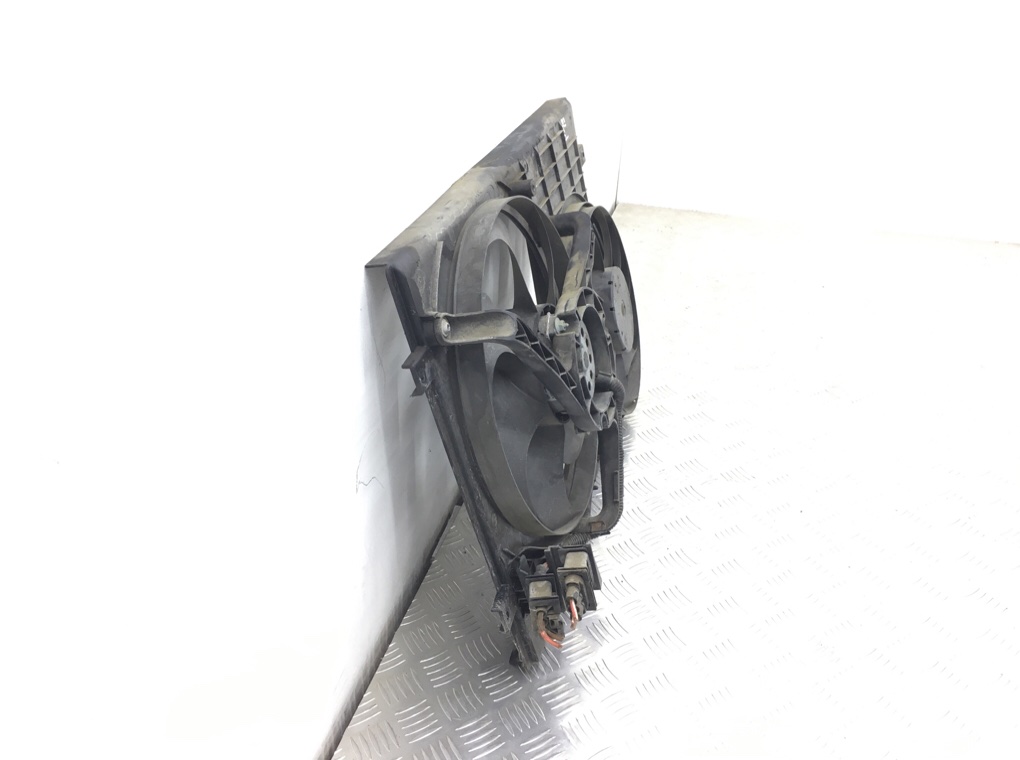 Вентилятор радиатора для Volkswagen Polo, 2004 г. 1.9 SDi дизель б/у — фото 3