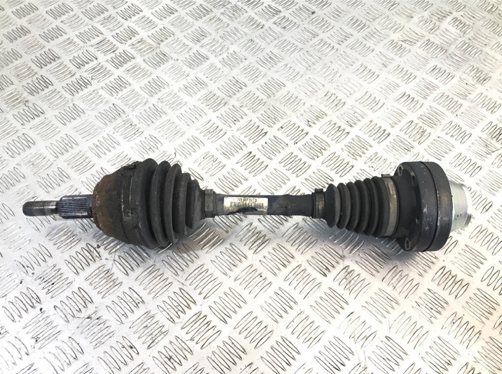 Полуось передняя левая (приводной вал, ШРУС) для Volkswagen Touareg, 2007 г. 2.5 TDi дизель б/у
