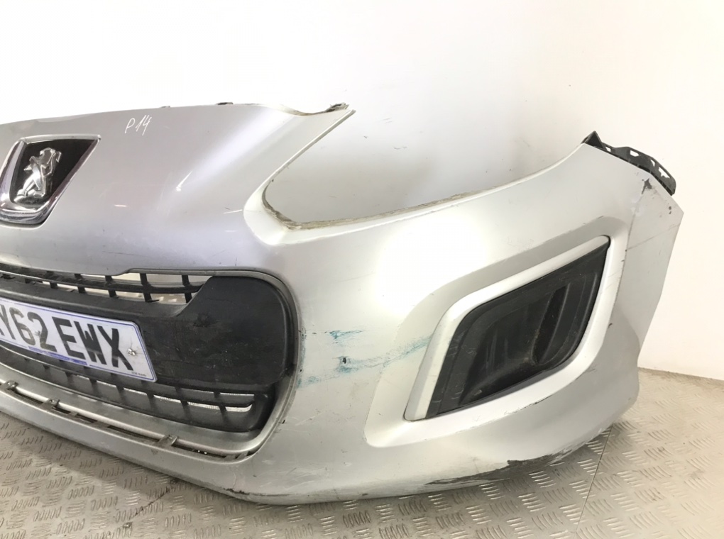 Бампер передний для Peugeot 308, 2012 г. 1.6 HDi дизель б/у — фото 3