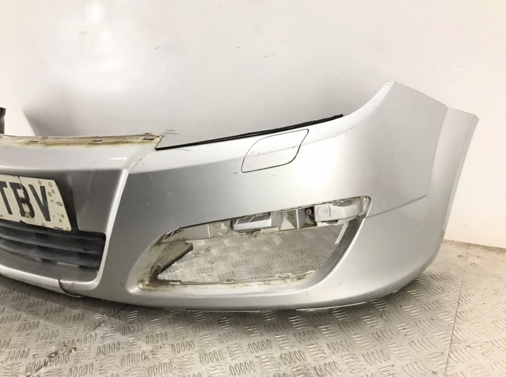 Бампер передний для Opel Astra, 2005 г. 1.7 CDTi дизель б/у — фото 3