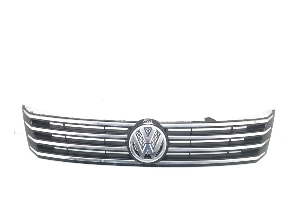 Решетка радиатора для Volkswagen Passat, 2012 г. 2.0 TDi дизель б/у