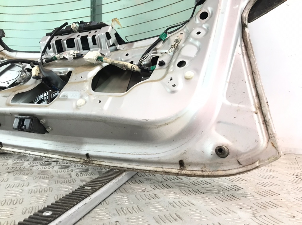 Крышка багажника для Toyota iQ, 2011 г. 1.0 i бензин б/у — фото 8