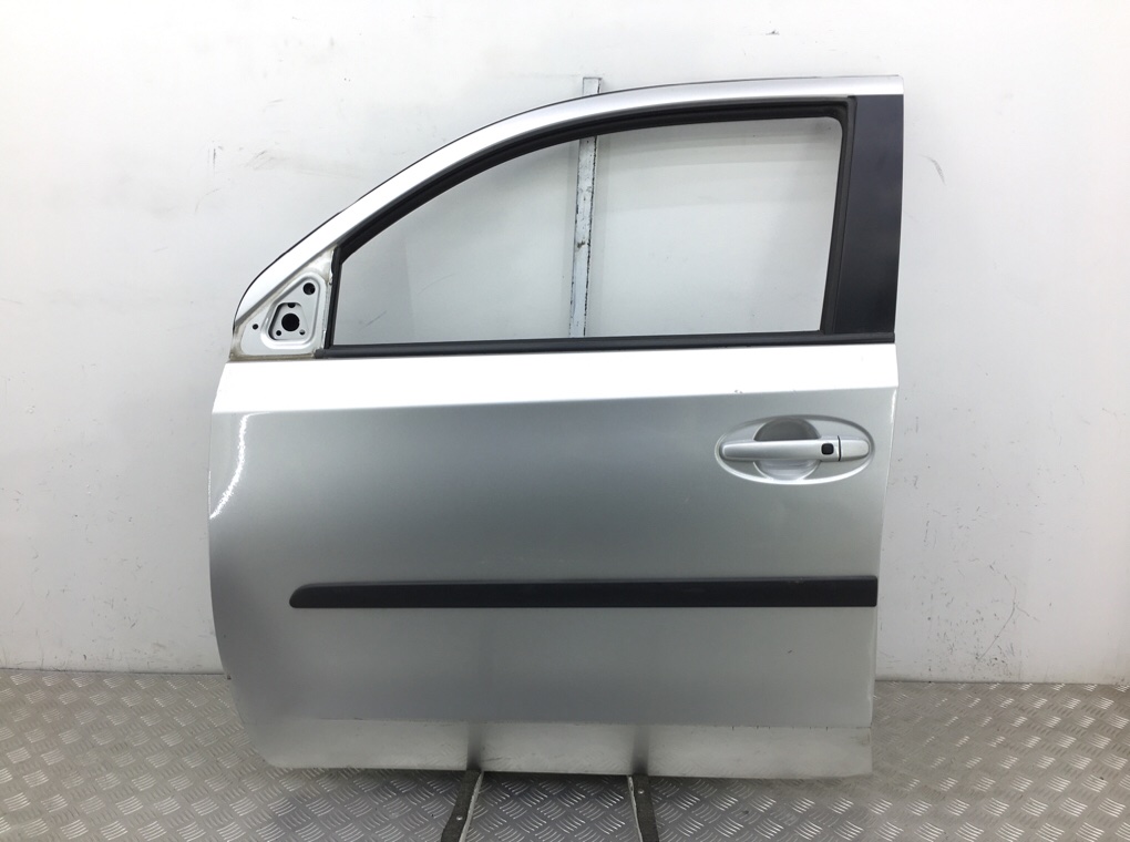 Дверь передняя левая для Toyota Urban Cruiser, 2010 г. 1.4 D-4D дизель б/у