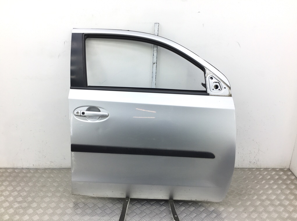 Дверь передняя правая для Toyota Urban Cruiser, 2010 г. 1.4 D-4D дизель б/у