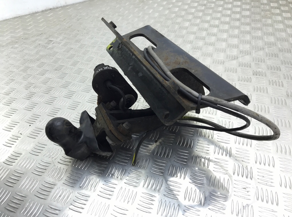 Прицепное устройство (фаркоп) для Volvo V50, 2009 г. 2.0 TD дизель б/у — фото 2