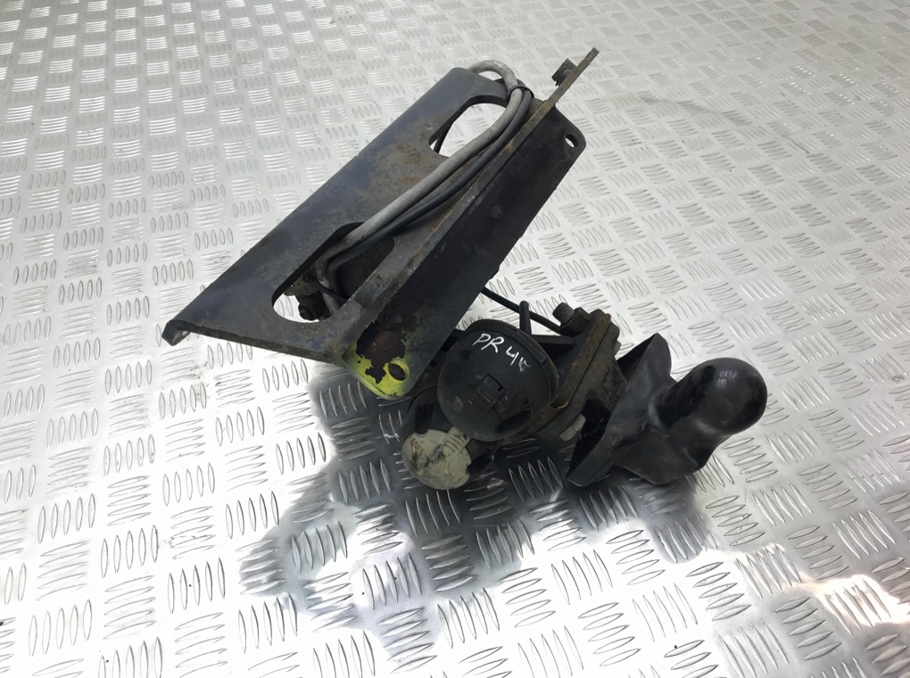 Прицепное устройство (фаркоп) для Volvo V50, 2009 г. 2.0 TD дизель б/у — фото 3