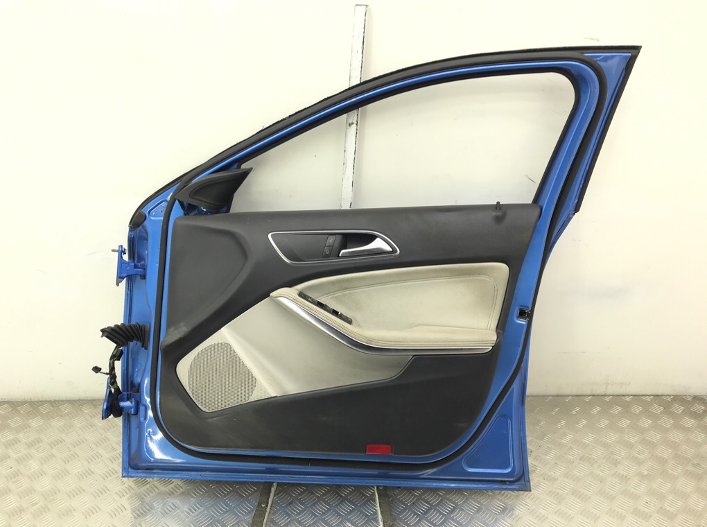 Дверь передняя правая для Mercedes A W176, 2014 г. 2.2 CDi дизель б/у — фото 4