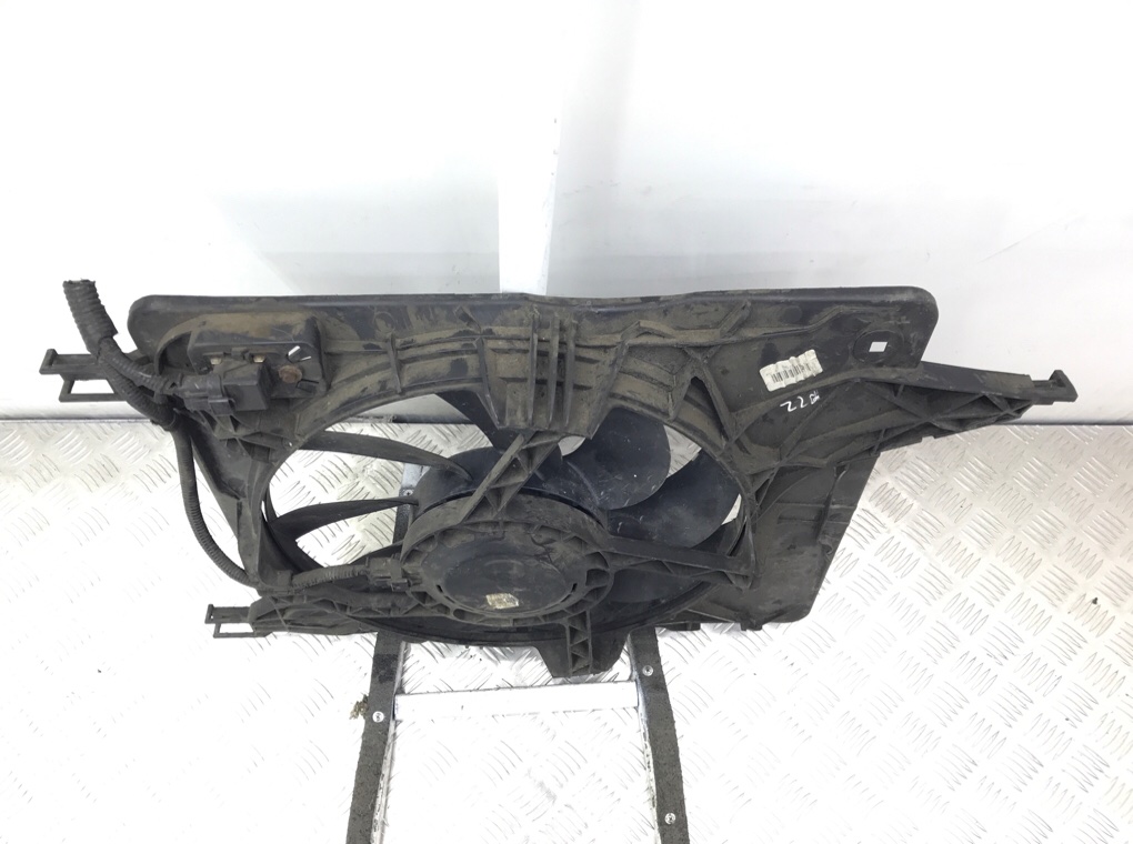 Вентилятор радиатора для Nissan Qashqai, 2010 г. 1.5 DCi дизель б/у — фото 2